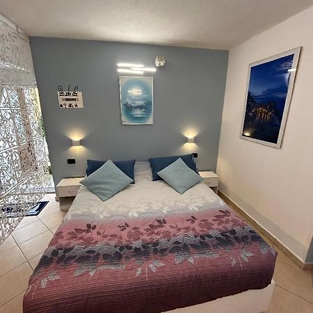 מלון מנרולה Vela Azzurra מראה חיצוני תמונה
